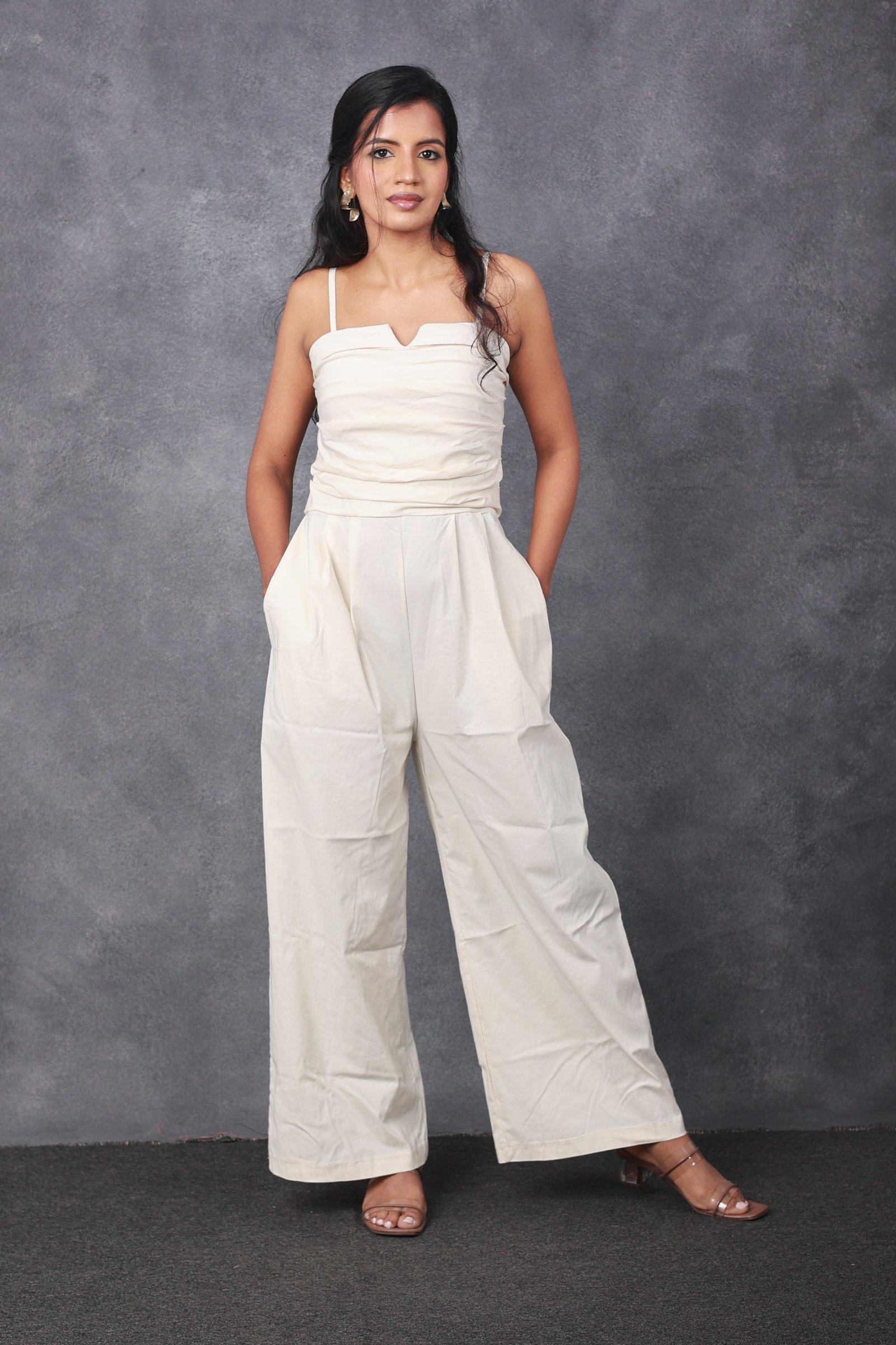 Dr. Bharathi Kripakaran, MDS Dentist and model actress based in Chennai, Tamil Nadu. Photo 16